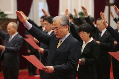 毛治國宣誓就任 毛治國宣誓就任
