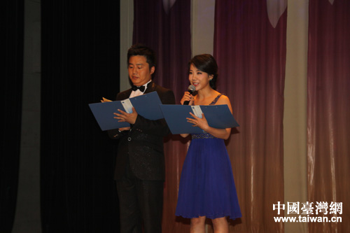 央視音樂頻道導(dǎo)演謝芳(右—) 央視音樂頻道導(dǎo)演謝芳(右—)