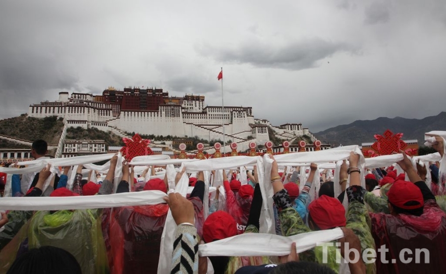 “心連心”藝術(shù)團(tuán)走進(jìn)西藏 “心連心”藝術(shù)團(tuán)走進(jìn)西藏